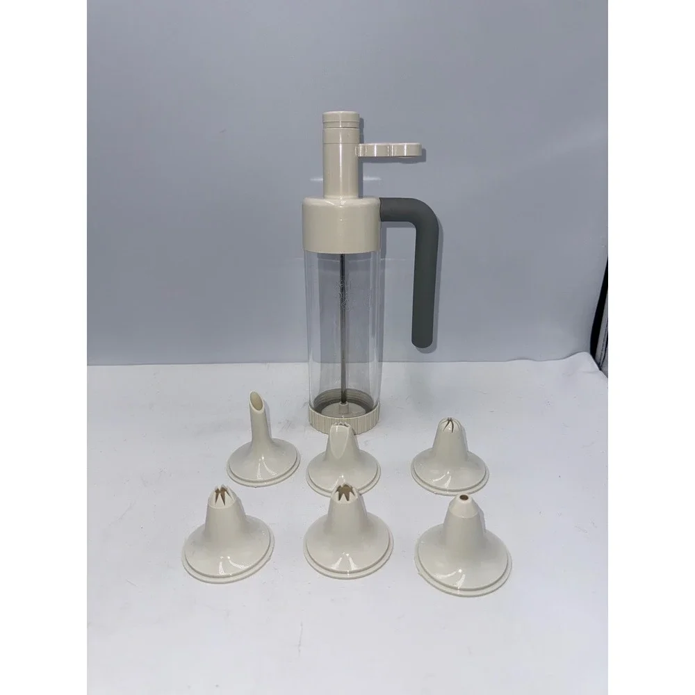 Pampered Chef Easy Accent Decorator Unisex White  Icing Press 1778